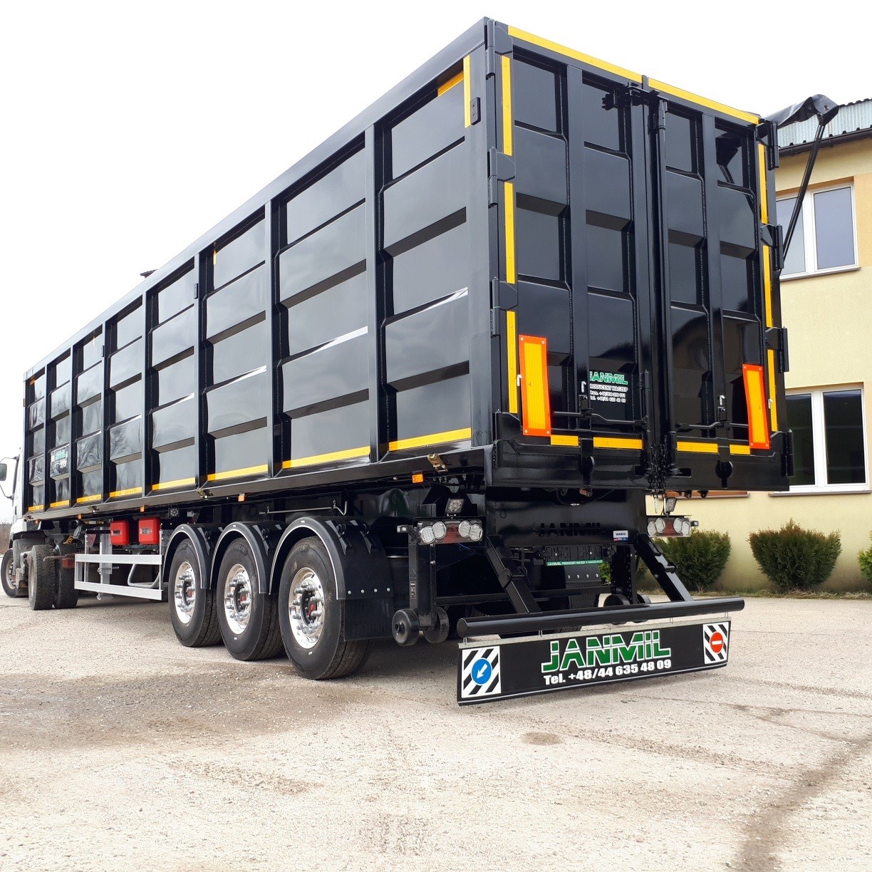 Large capacity for scrap 72m³